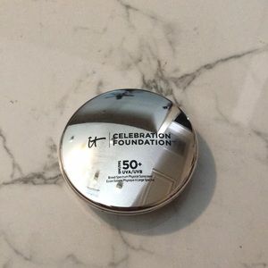 It Cosmetics Celebration Foundation
